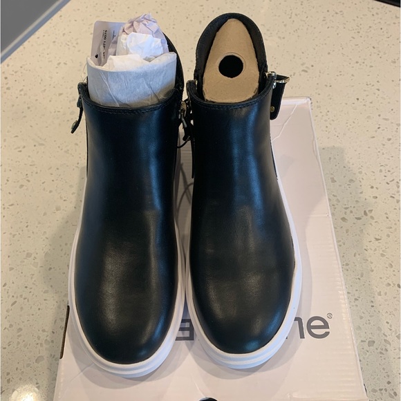 Liz Claiborne Sneaker Ankle Shoes (Atlantic) Black! New - Picture 3 of 8